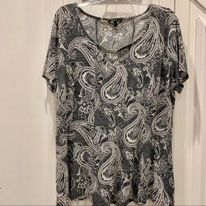 Sami & Jo Black & White Paisley Top XL‎